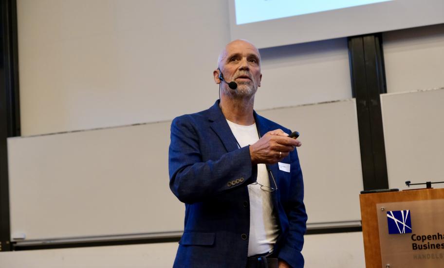 CBS Professor Torsten Ringberg under præsentation ved event